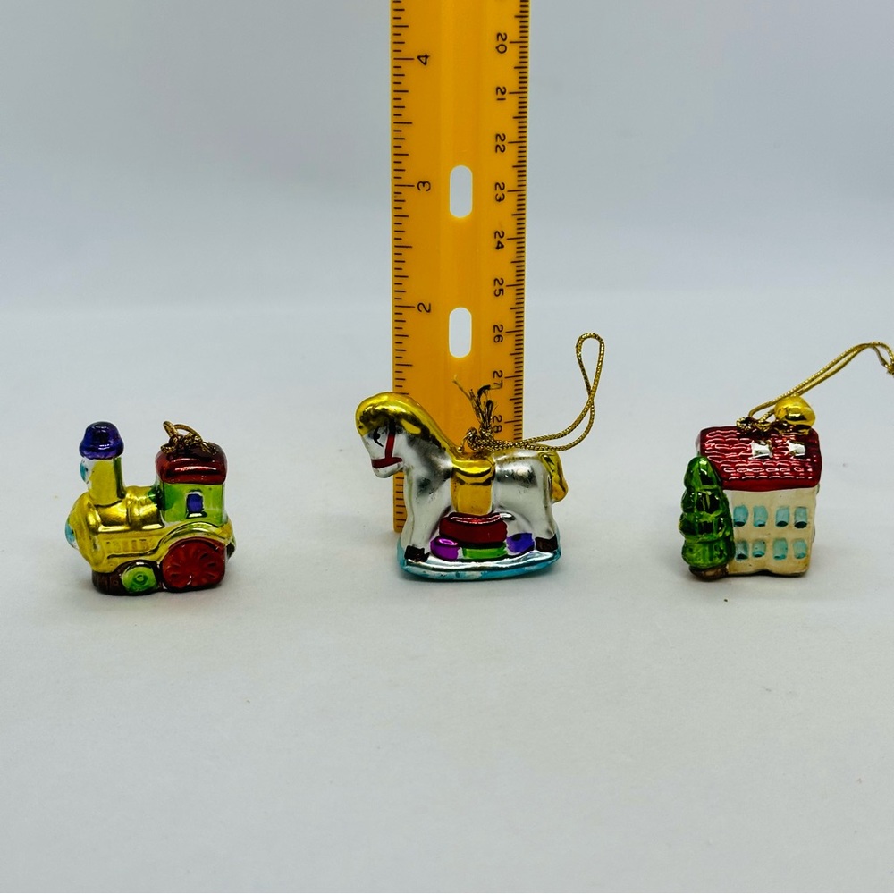 Lot of 12 Vtg Ceramic Mini Christmas Ornaments Santa Tree Train Moon Horse Bear+ - Picture 14 of 16